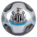 TM 04600 Newcastle United FC Sig 26 Football